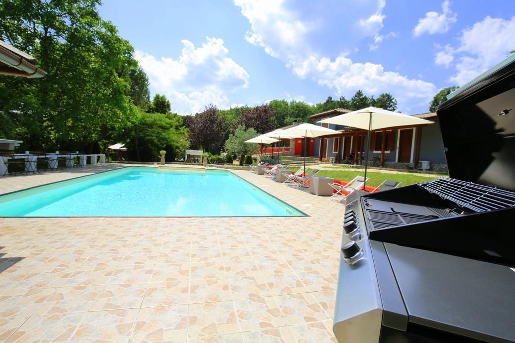 La Mela Rossa Villa แตร์นี ภายนอก รูปภาพ