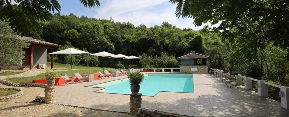 La Mela Rossa Villa แตร์นี ภายนอก รูปภาพ
