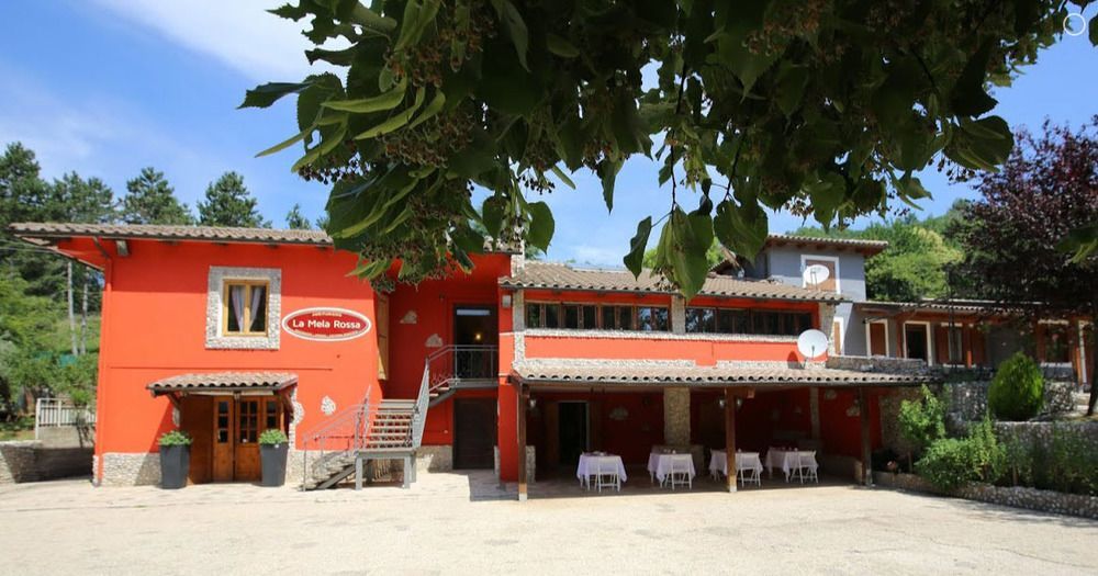 La Mela Rossa Villa แตร์นี ภายนอก รูปภาพ